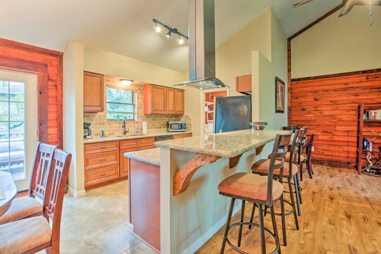 Spacious Kemah Clear Lake Home With Porch And Fire Pit Esterno foto
